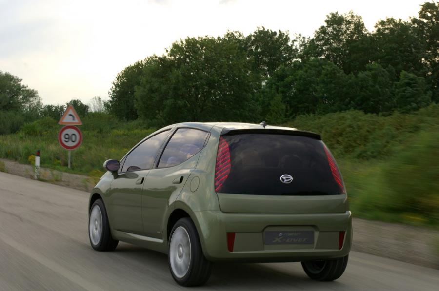  Daihatsu D-Compact X-Over Concept 2006 года  (фото 4 из 16)